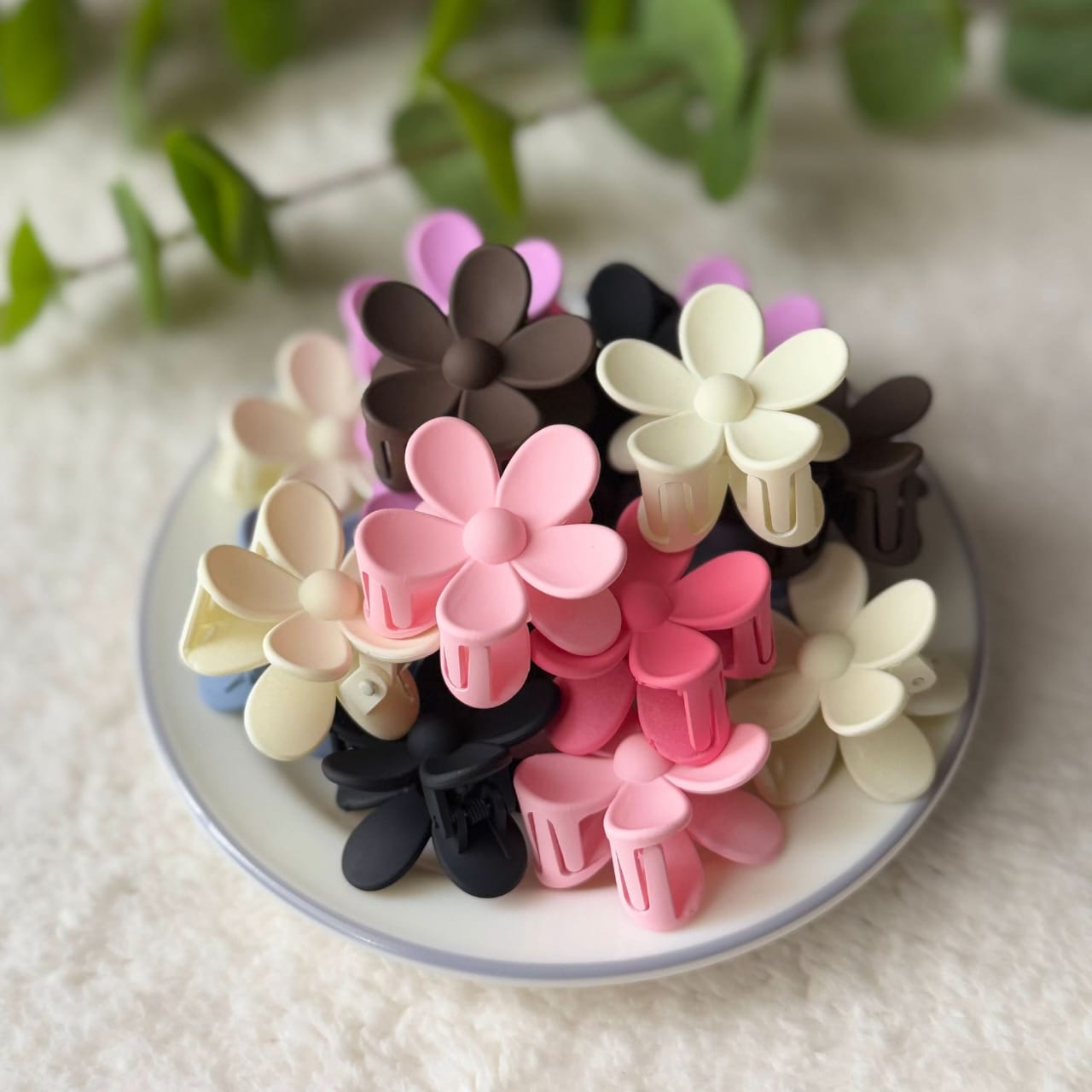 Mini flower claw clips